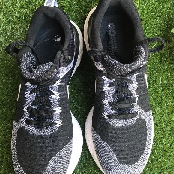 - Nike react infinity flyknit size women 11.5 black and white .Unisex men’s 9.5 - Picture 8 of 15